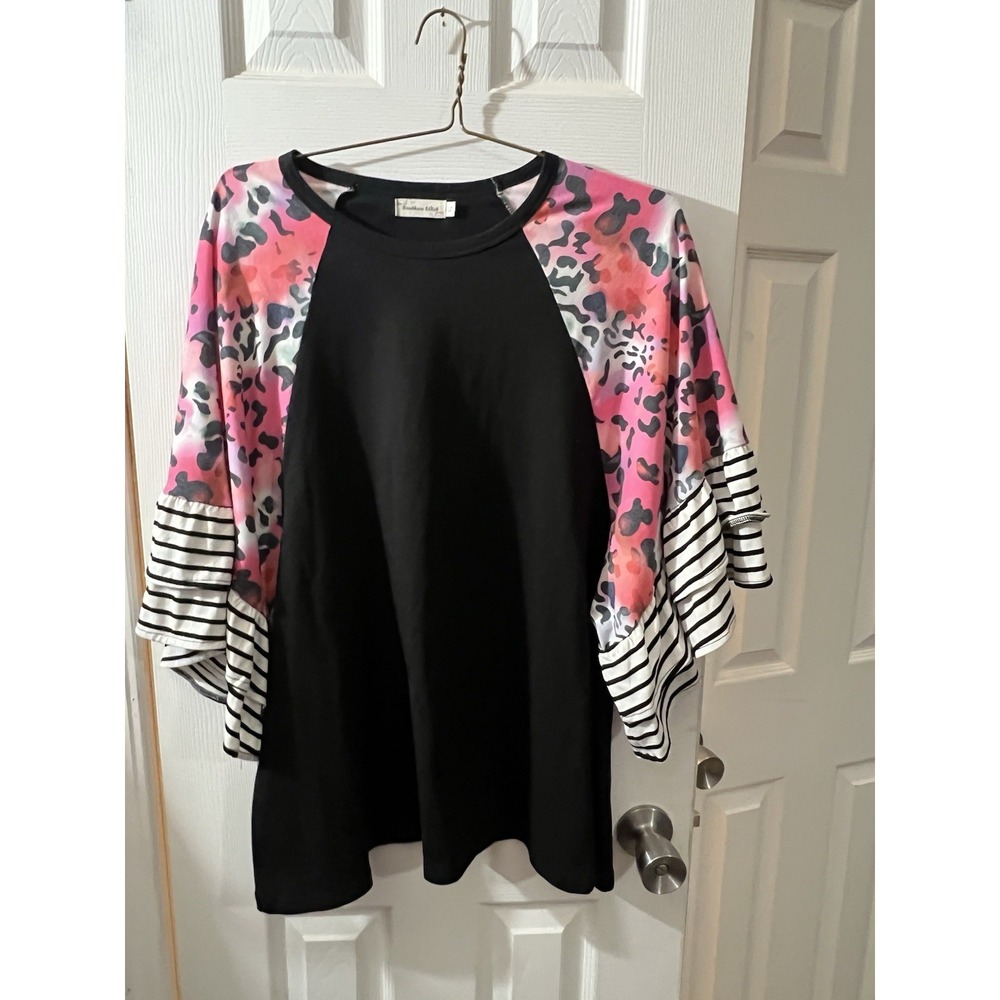 Southern Stitch Top Size XL Black White Pink Short Sleeve Stripe